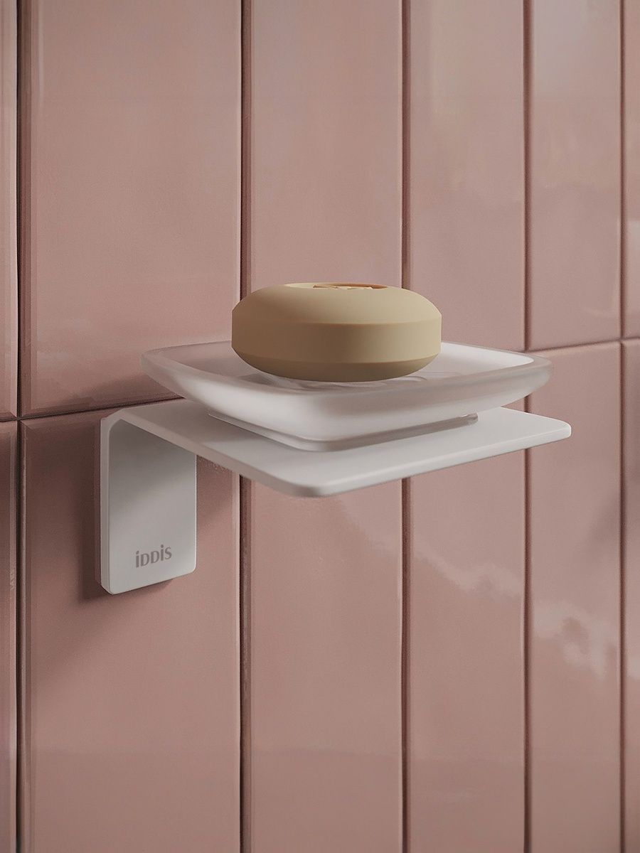 Фото товара на маркетплейсе ozon Мыльница IDDIS, настенная, белая матовая, матовое стекло, сплав металлов, Slide, SLIWTG0i42