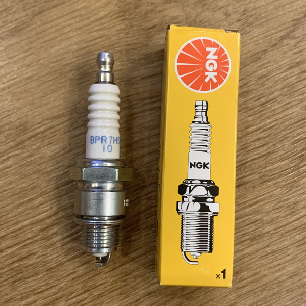 1092 Никелевая свеча зажигания R21  BPR7HS-10 NGK moto/  Suzuki AJ50 95>/Katana AY50 97>, Yamaha CW5