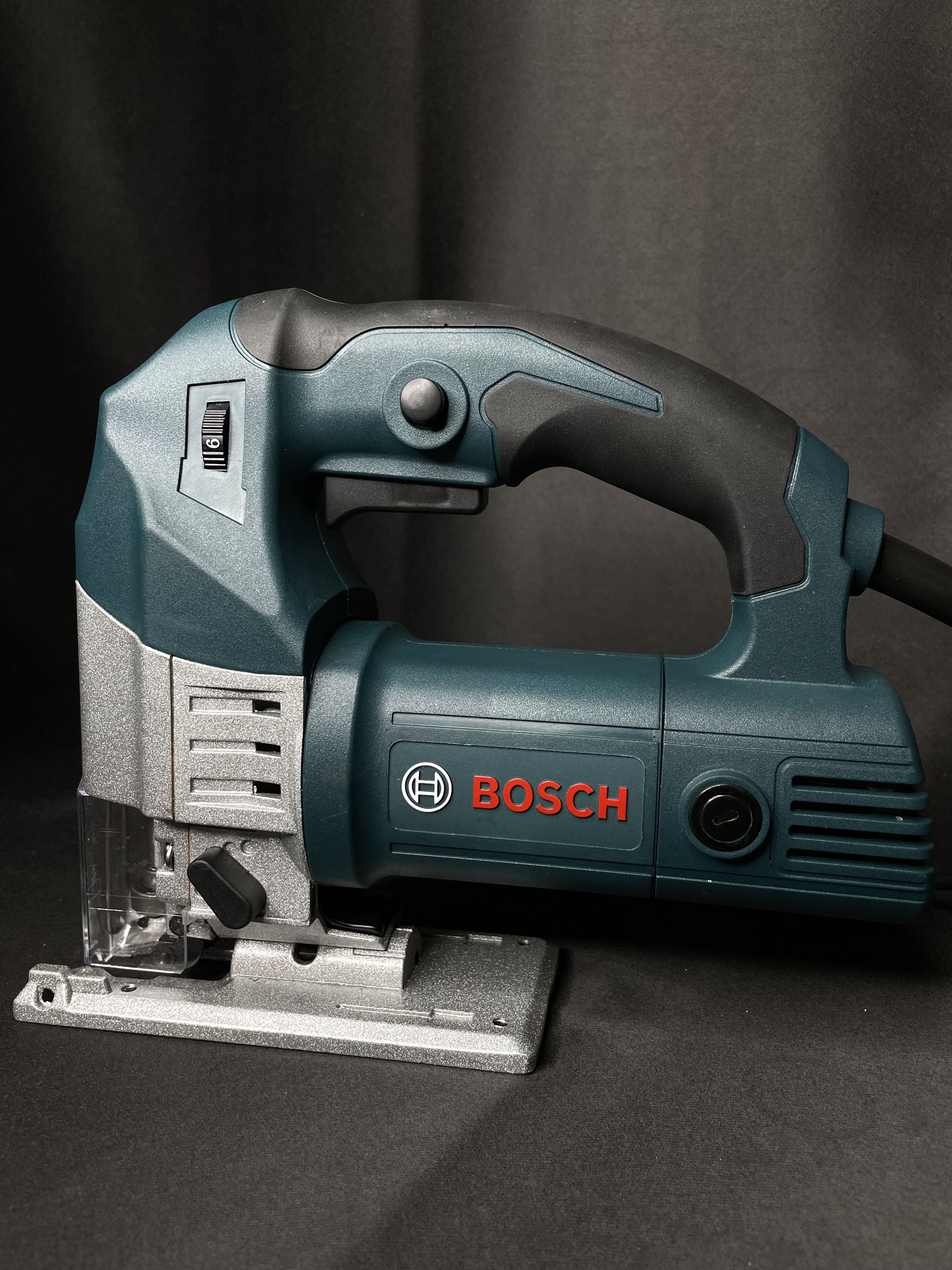 Лобзик электрический сетевой Bosch GST 65 PBE 700W / 3000 об/мин