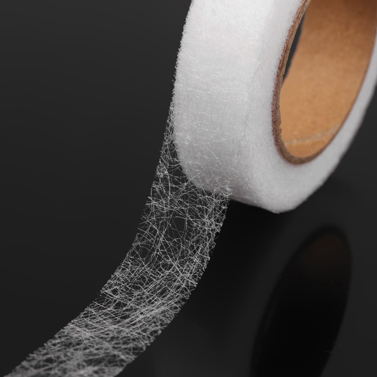 Как пользоваться лентой паутинкой. Тесьма клеевая паутинка. Термоклеевая паутинка. Паутинка клеевая 112см рулон. Как пользоваться лентой паутинкой.