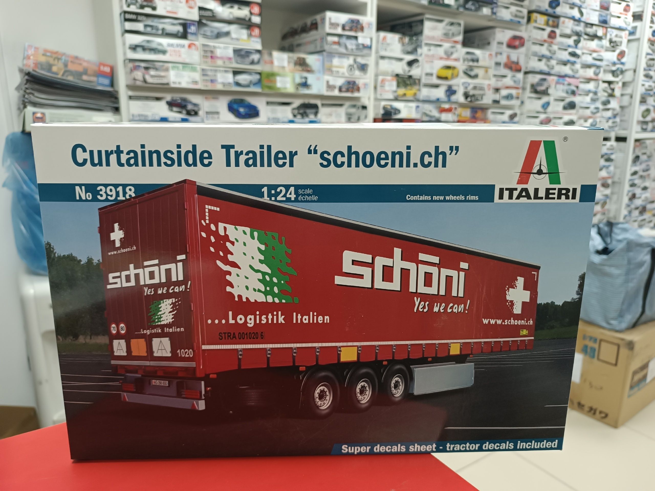 3918ИТ Прицеп Curtainside Trailer "Schoeni.ch" Italeri 1:24 Сборная модель