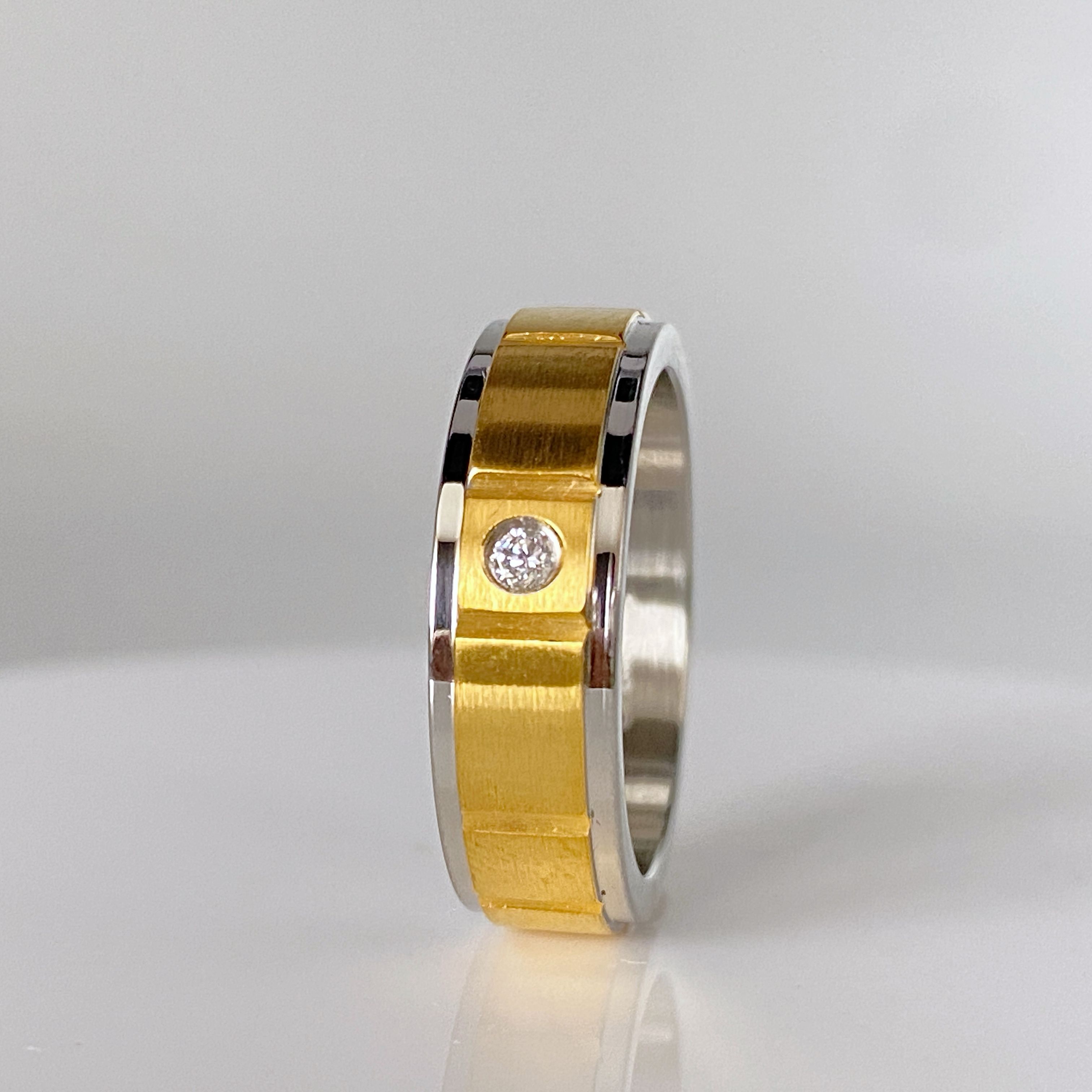 Премиальная японская бижутерия. кольцо унисекс из стали 316 L с цирконом . PVD покрытие желтое золото . размер 19,5 гарантия 5 лет