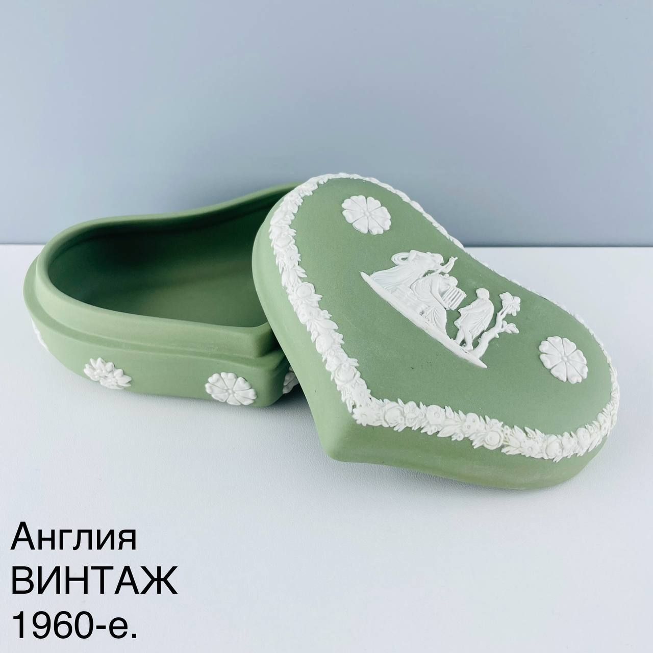 Винтажная шкатулка "Приам и Ахиллес". Бисквитный фарфор Wedgwood. Англия, 1960-е.