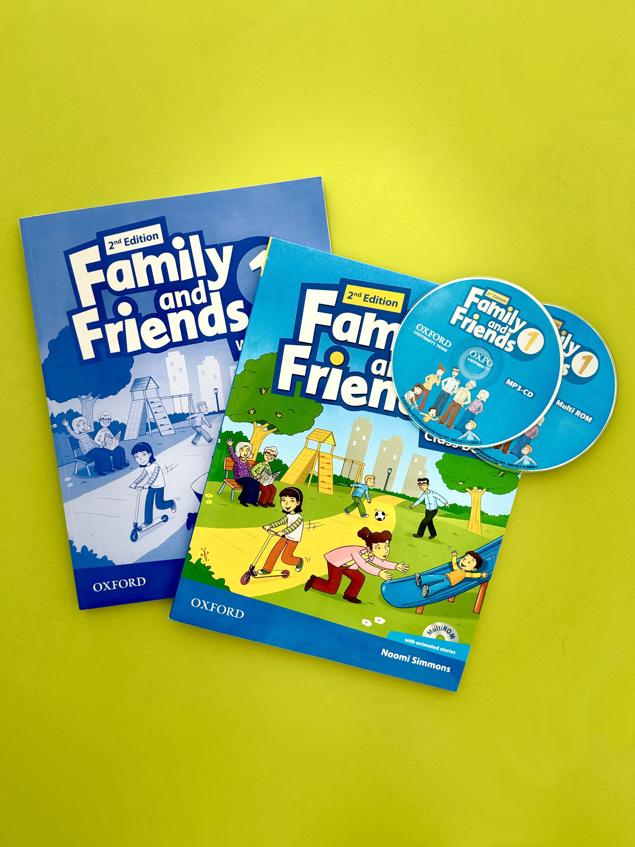 Комплект Family and friends 1: Class book and Workbook (учебник, рабочая  тетрадь - 2 книги) + 2CD | Симмонс Наоми, Тэмзин Томсон