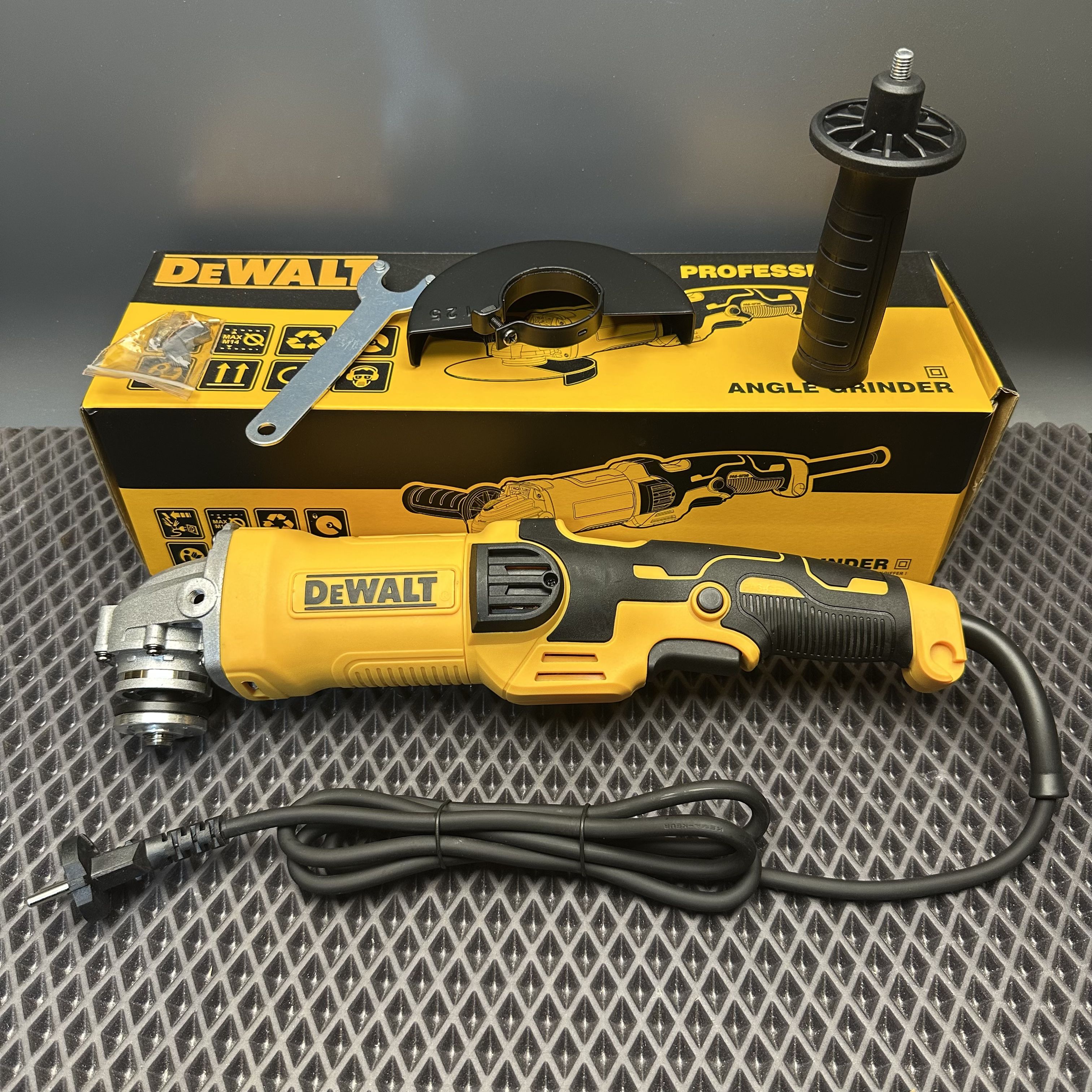 БолгаркаэлектрическаяDeWALT1650W125ммDW4075/шлифмашинаугловая/УШМ