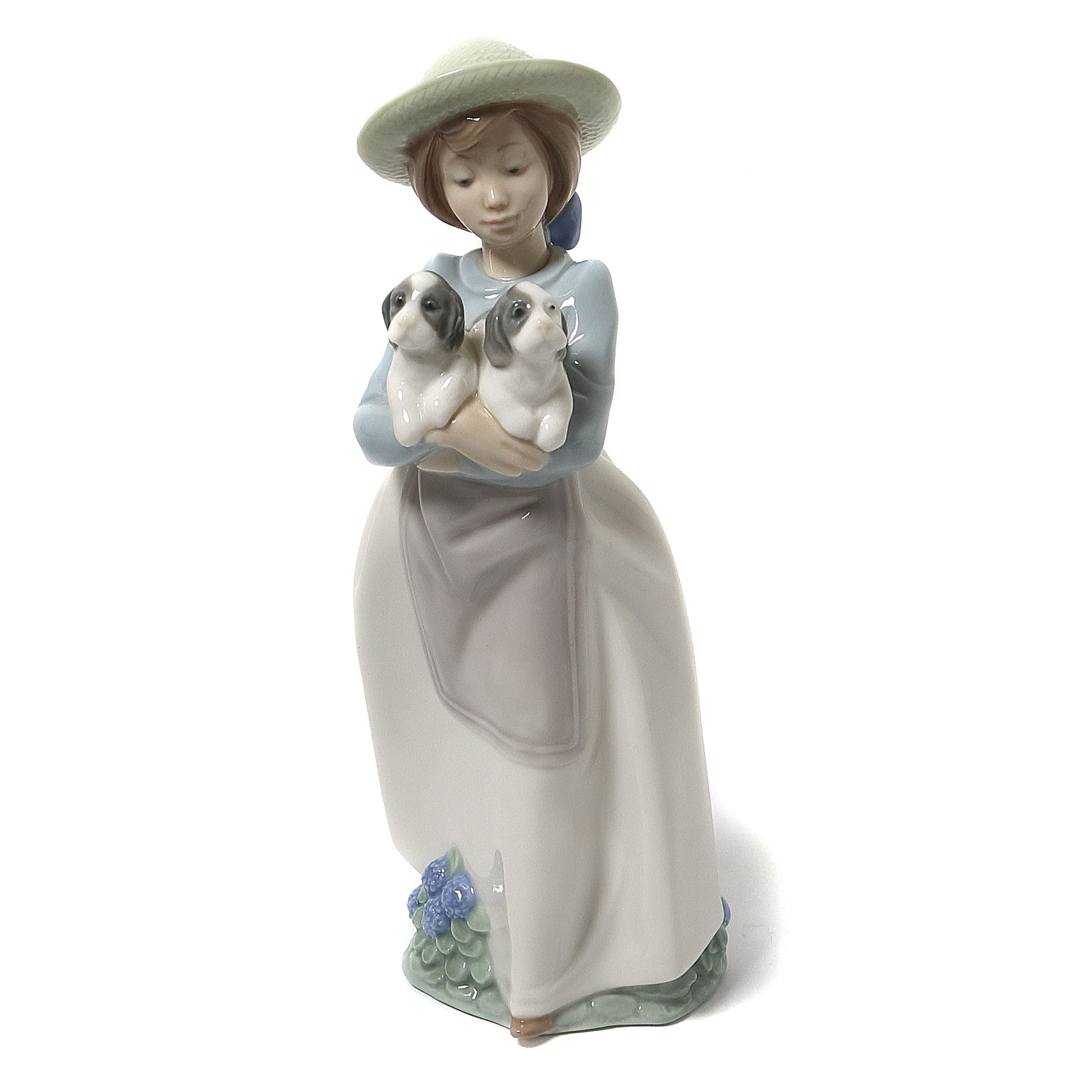 Фарфоровая фигура "Девочка с двумя щенками". Испания, NAO by Lladro.