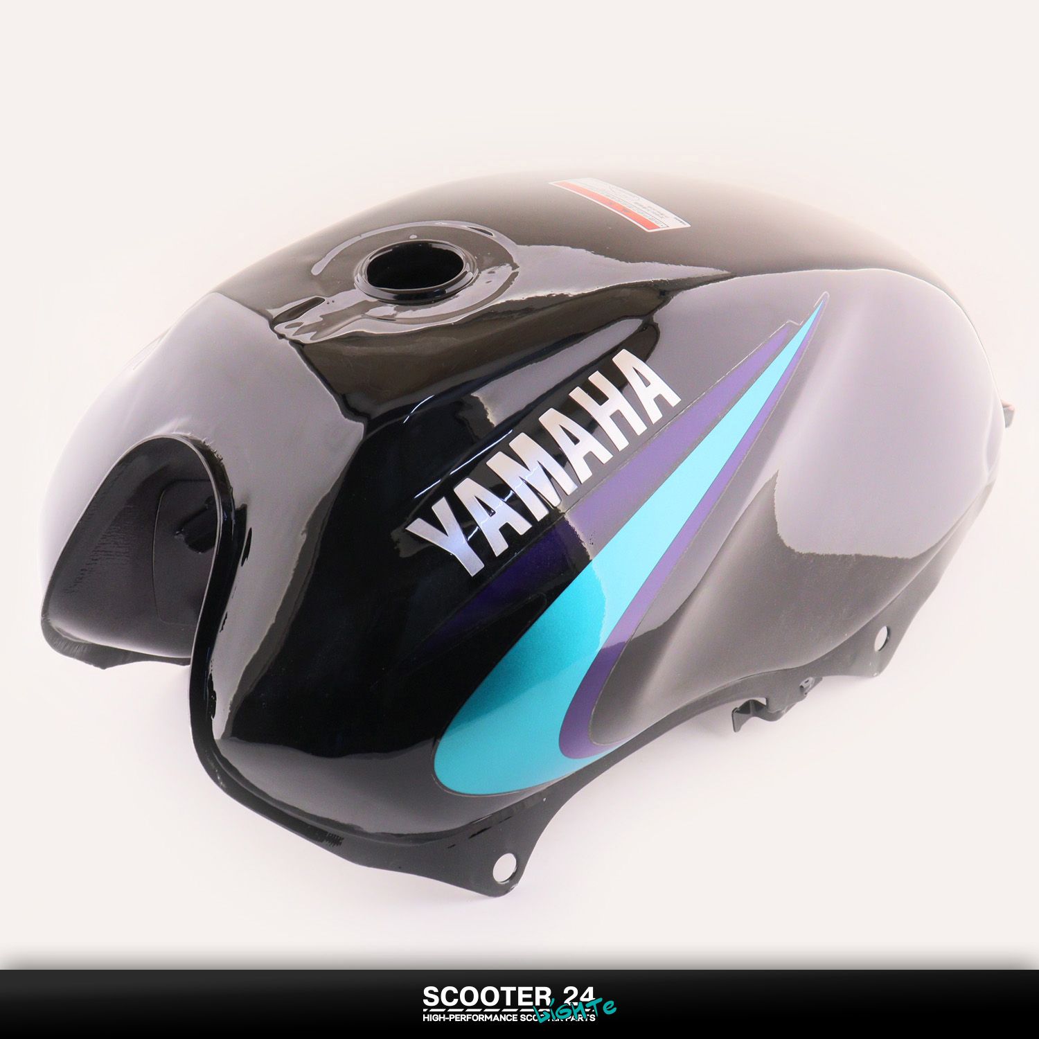 Бак топливный на мотоцикл Yamaha YBR 125 кубов (черный) бензобак для Ямаха ЮБР "KOMATCU"