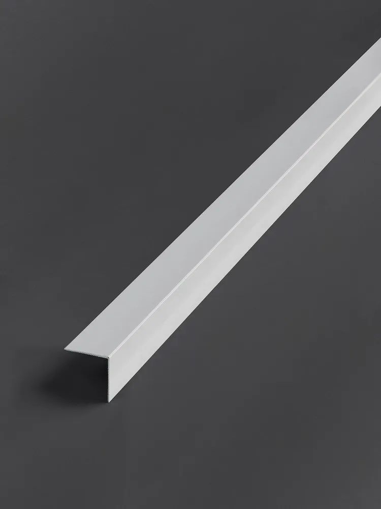 Уголокпластиковый15х15мм,длина1,35м,6штуголПВХдлястенвнешнийДеконика,белыйглянцевый001-0