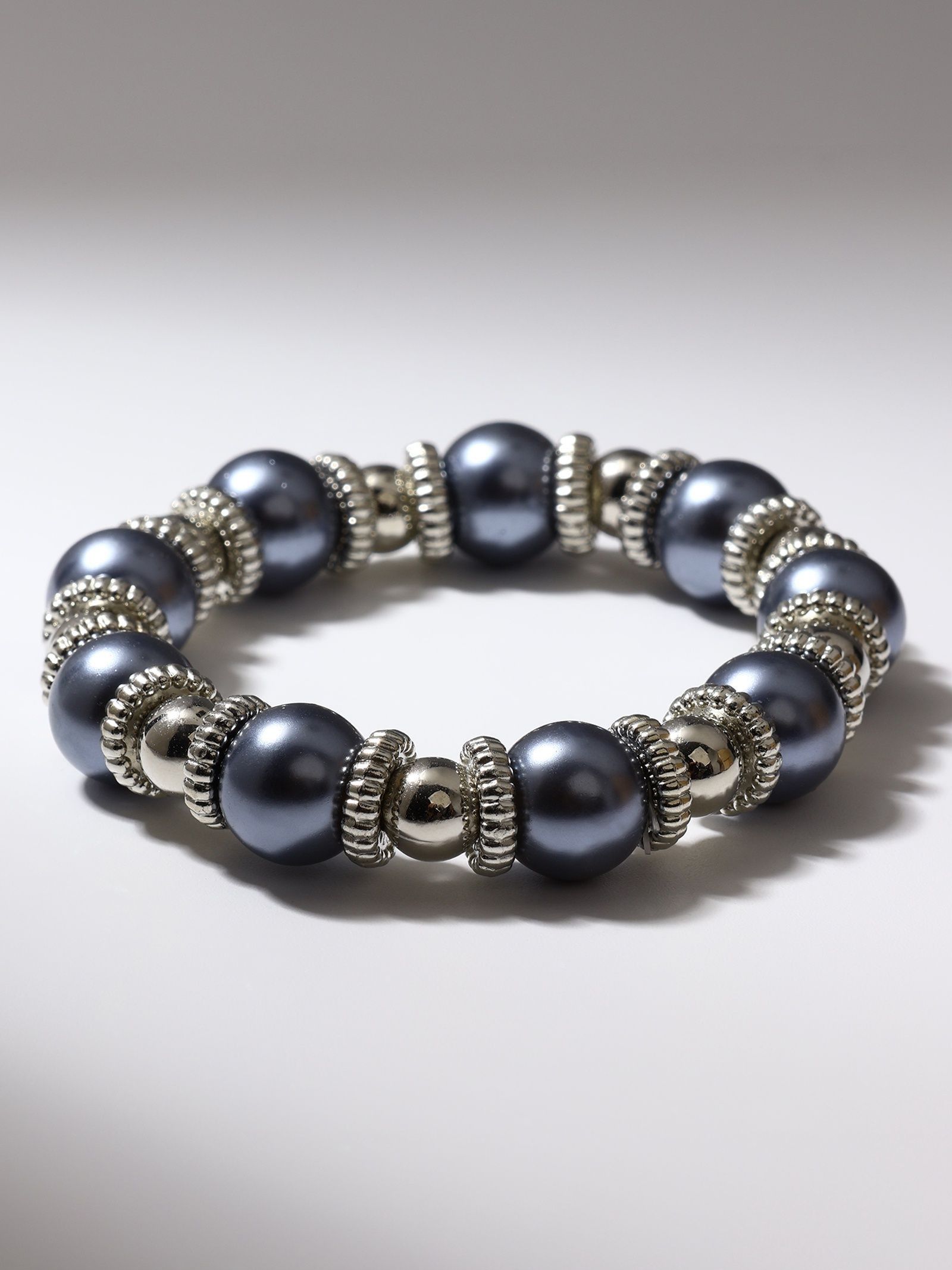 Браслет женский бижутерия "Бусинка" / искусственный жемчуг / цвет серый в серебре