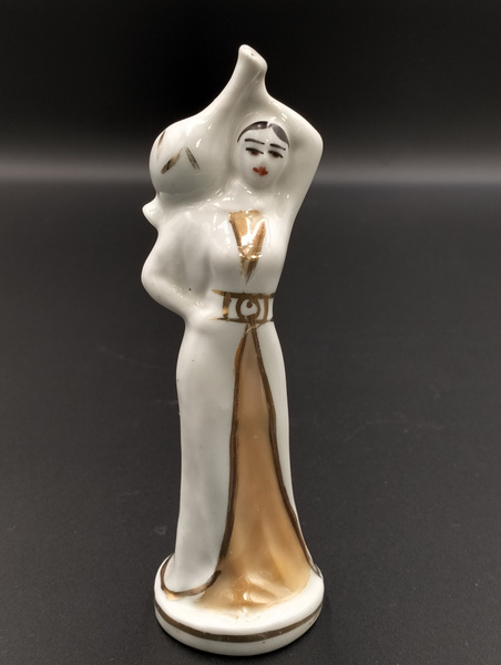 Статуэтка винтажная Горянка с кувшином, Ереванский фарфоровый завод ...