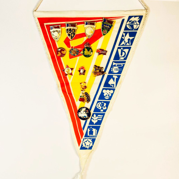 Вымпел со значками "Пионерский", СССР, 1970- 1980-е гг. - купить с ...