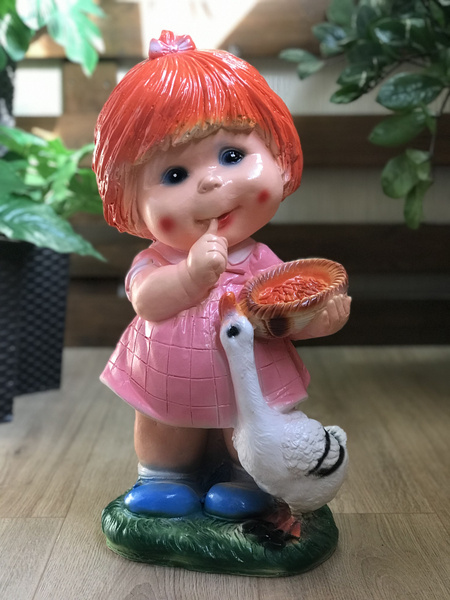 Фигура декоративная садовая "Девочка с гусём" 25х20х48, На газон ...