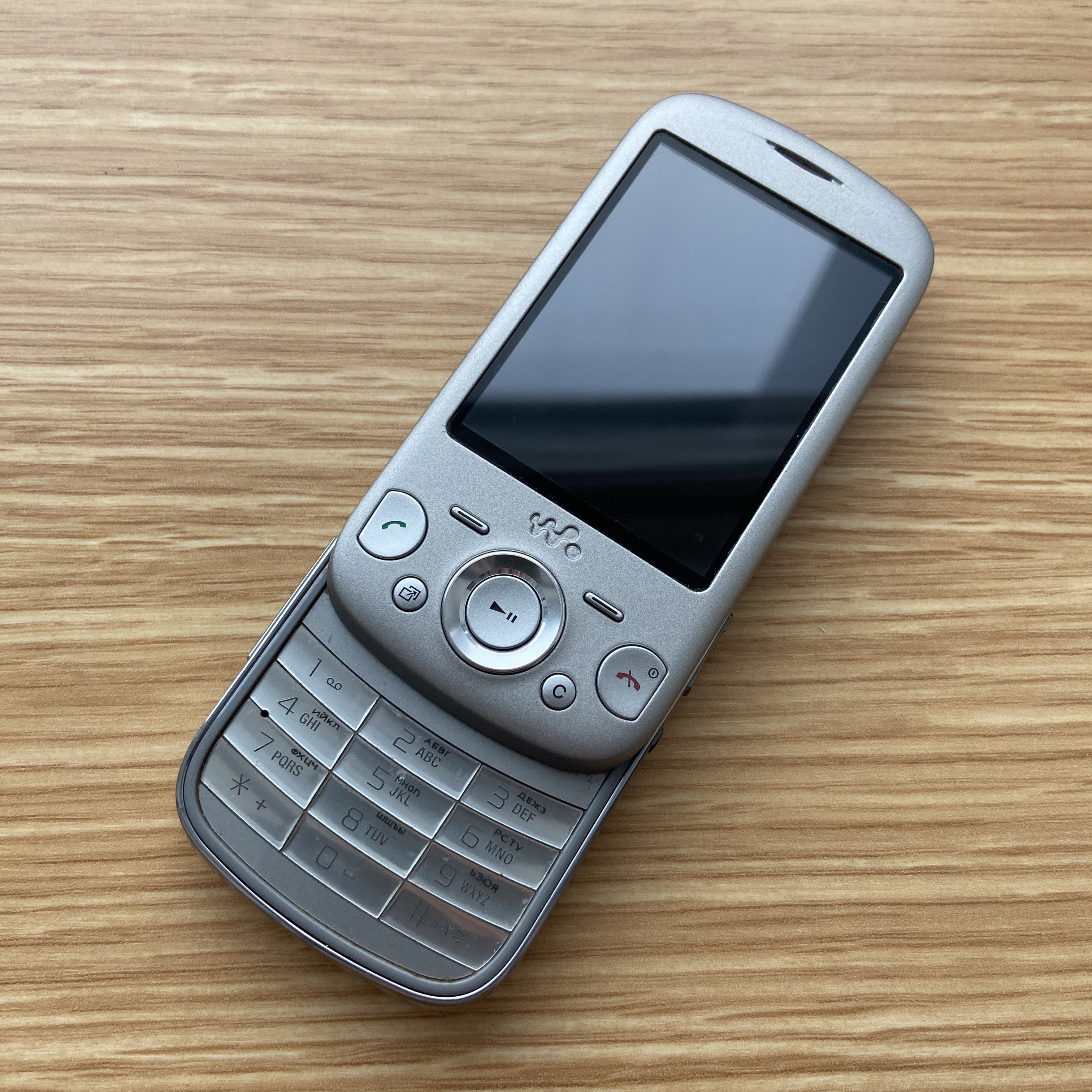 Sony Ericsson Мобильный телефон Zylo W20i, серебристый