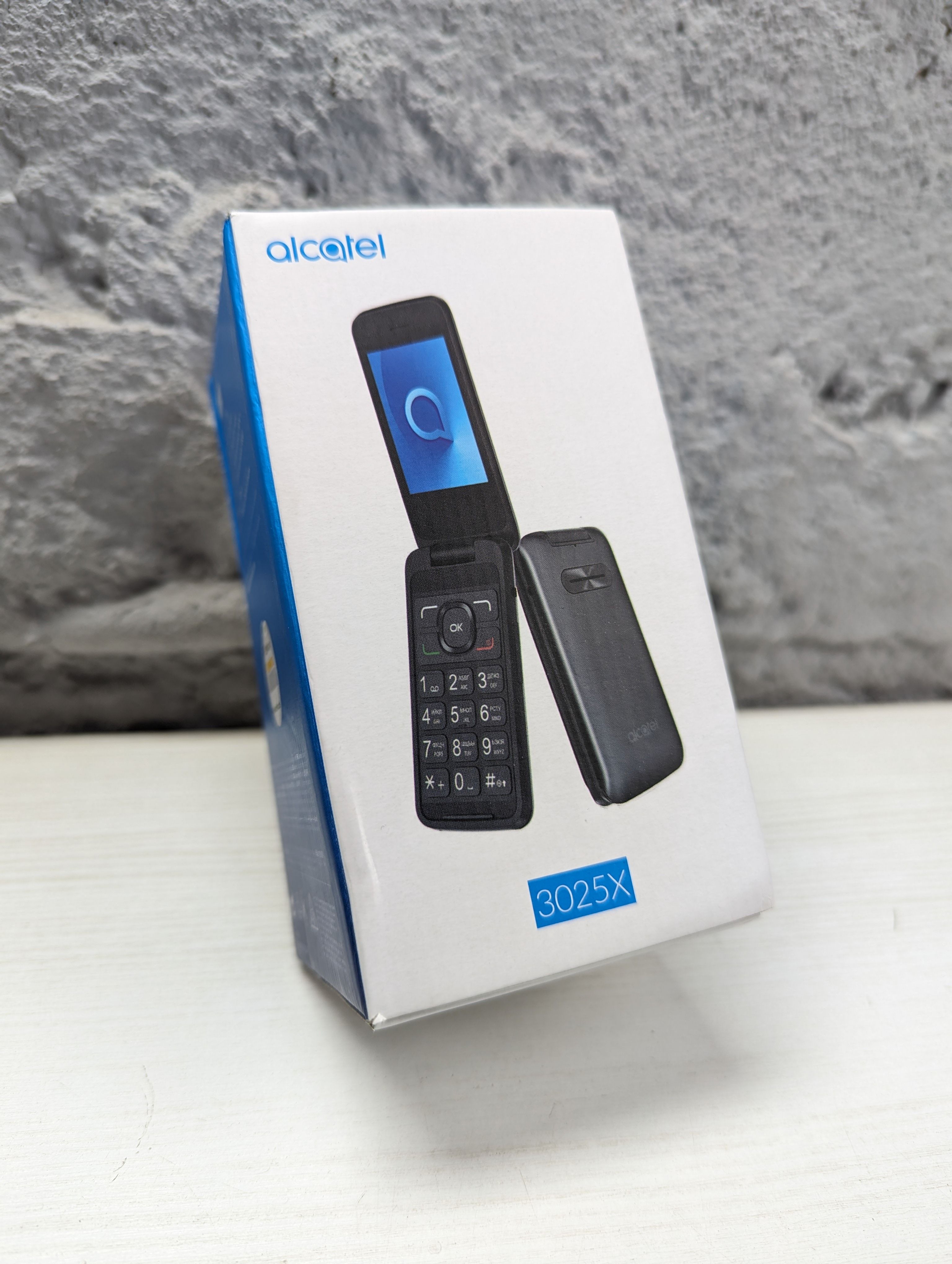 AlcatelМобильныйтелефон3025Xуцененный,красный