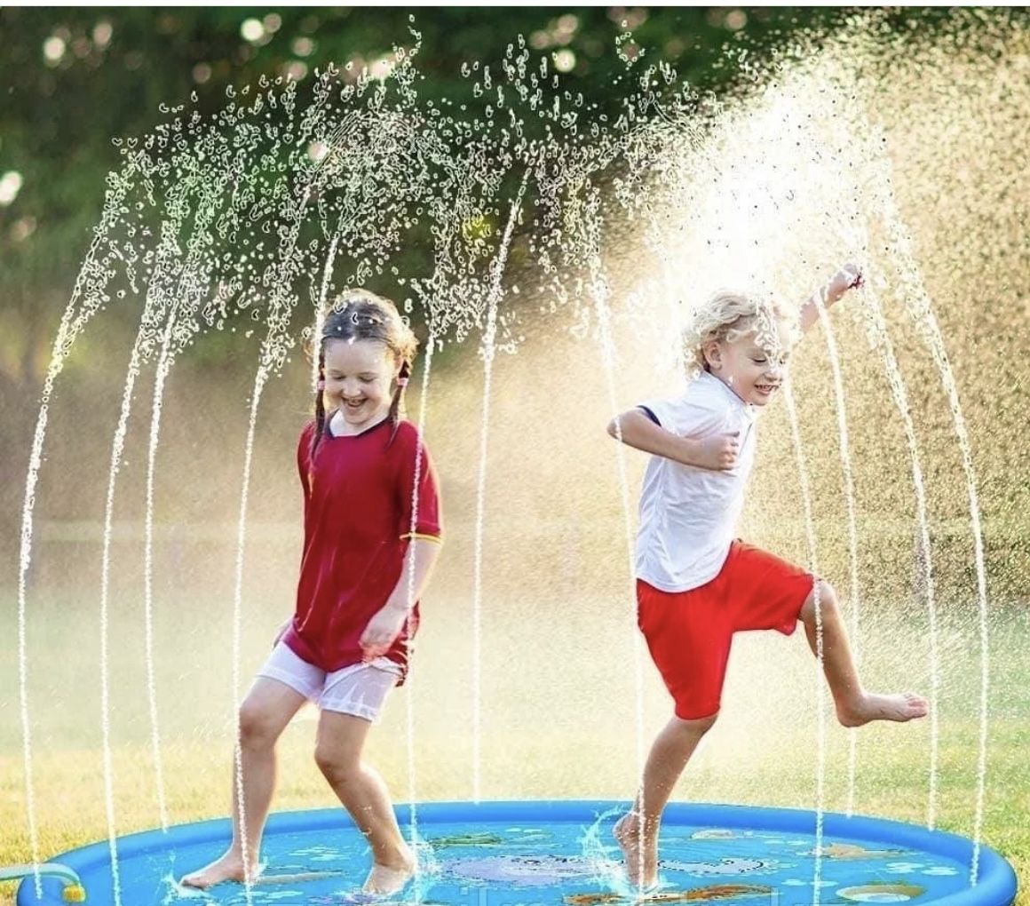 Дети бегают. Это интересно для детей. Детям о дружбе. Дети играют. Полезные игрушки.