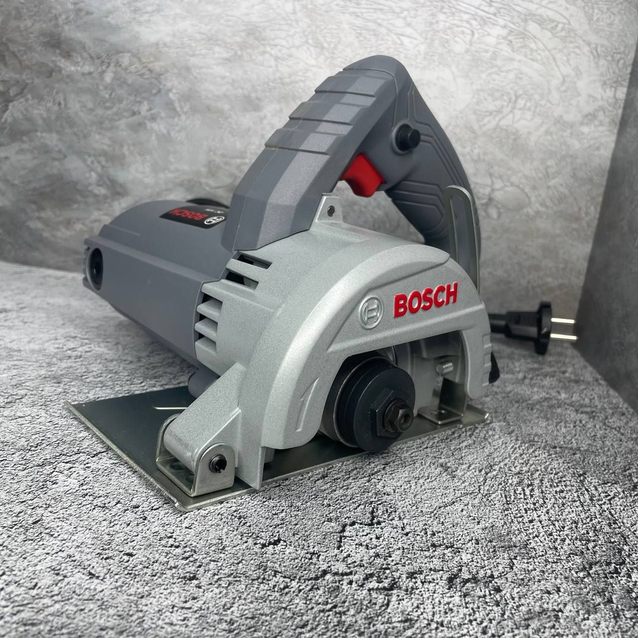 Bosch Пила циркулярная (дисковая) сетевая DC125 1250W, 115мм