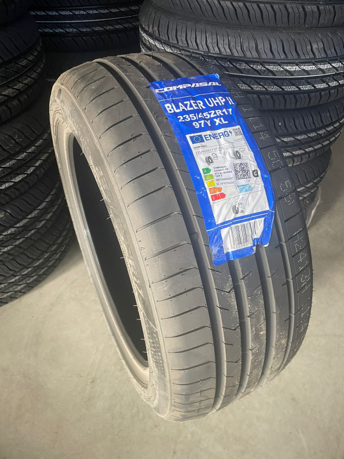 Compasal ZR 97Y XL BLAZER UHP II Шины  летние 235/45  R17 97Y