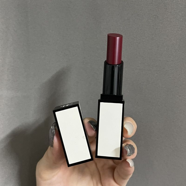 Tom Ford Черно-белая губная помада в тонком тюбике - купить с доставкой ...