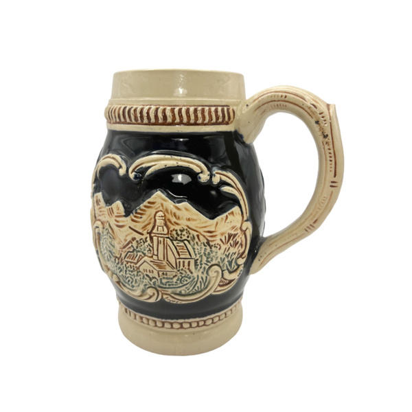 Немецкая пивная кружка в бежево-чёрных тонах VTG с рельефным пейзажем ...