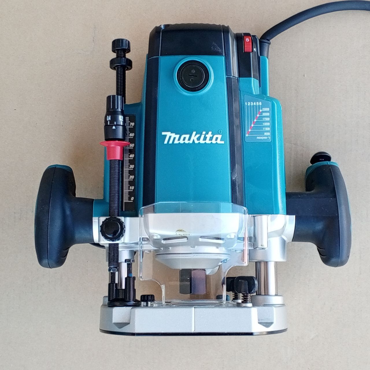 Фрезер Makita RP2302FC02 2300Вт цанга 6, 8, 12 мм.