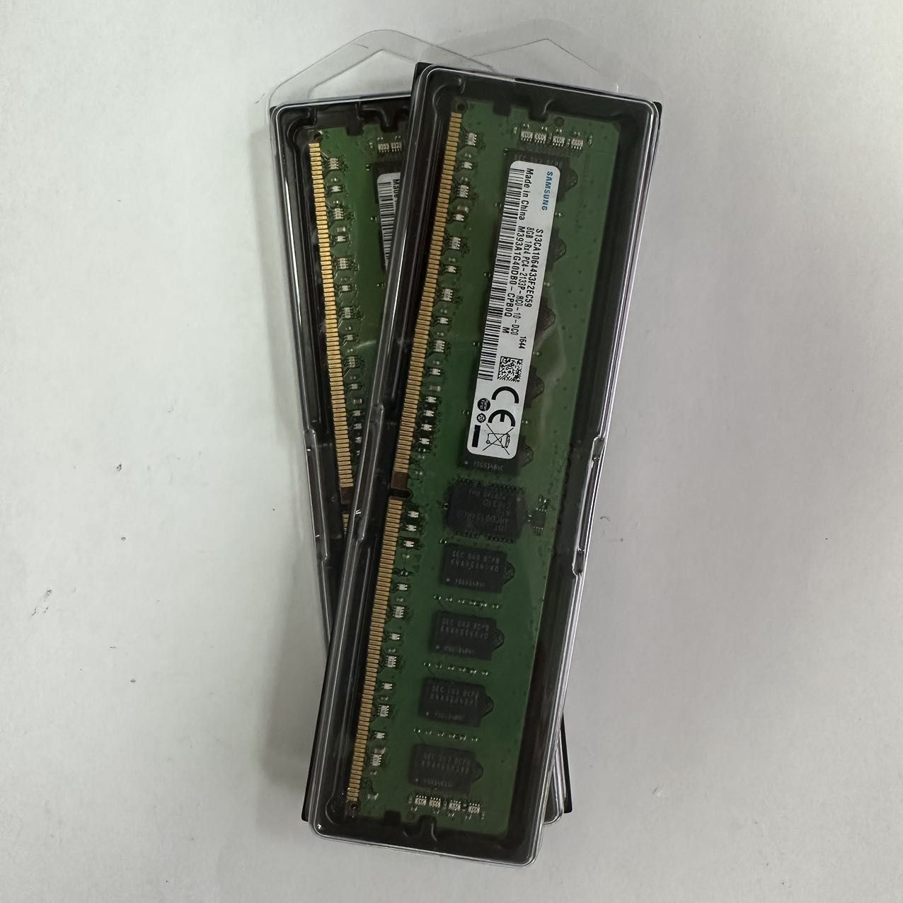 Оперативная память Оперативная память U-DIMM DDR4 16GB 2133 Mhz ECC REG для X99 PC4-17000R 2x8 ГБ(M393A1G40DB0) 1x8 ГБ (N00018)