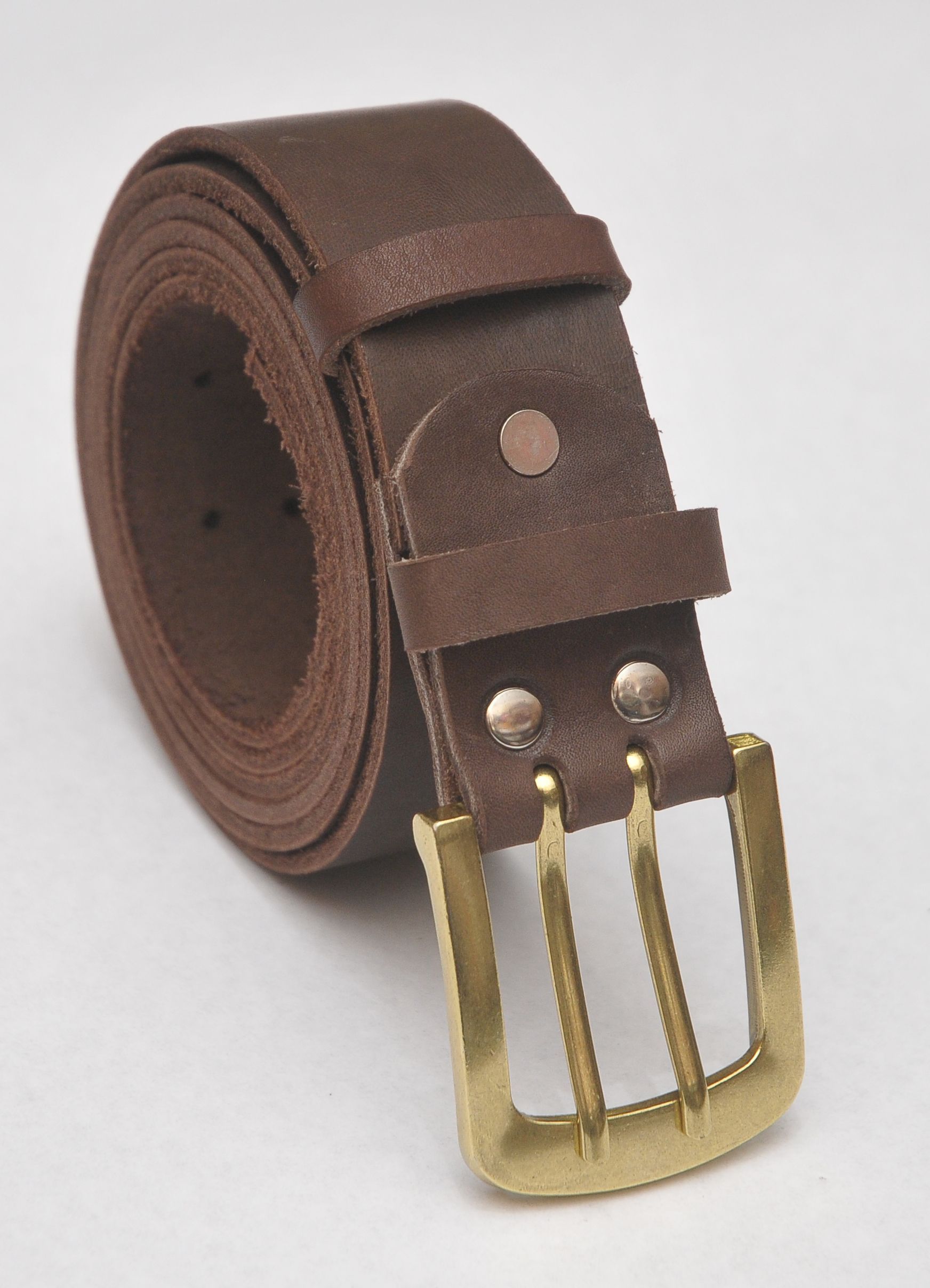 KOZHEDUBРеменьСобственноепроизводство,100%натуральнаябычьякожа,долговечный,дышащий,экологичный,естественнаятекстура,11отверстий,толщина3,2-4,5мм,минимумобработки