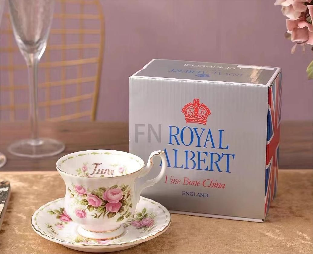 Чайная пара Royal Albert. Серия "Цветок месяца". Англия. Костяной фарфор. Клеймо 70-е гг. Июньские розы