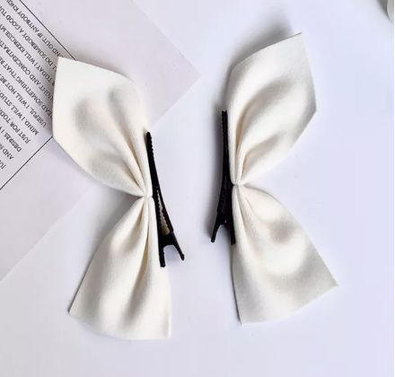 Бантик для волос на заколке для девочек белый бархатный - купить с ...