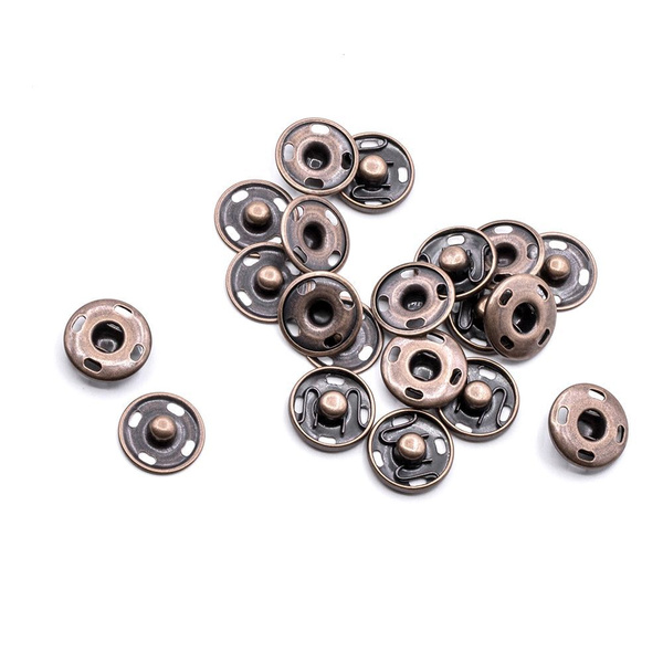 металлические кнопки для одежды разных форм и размеров