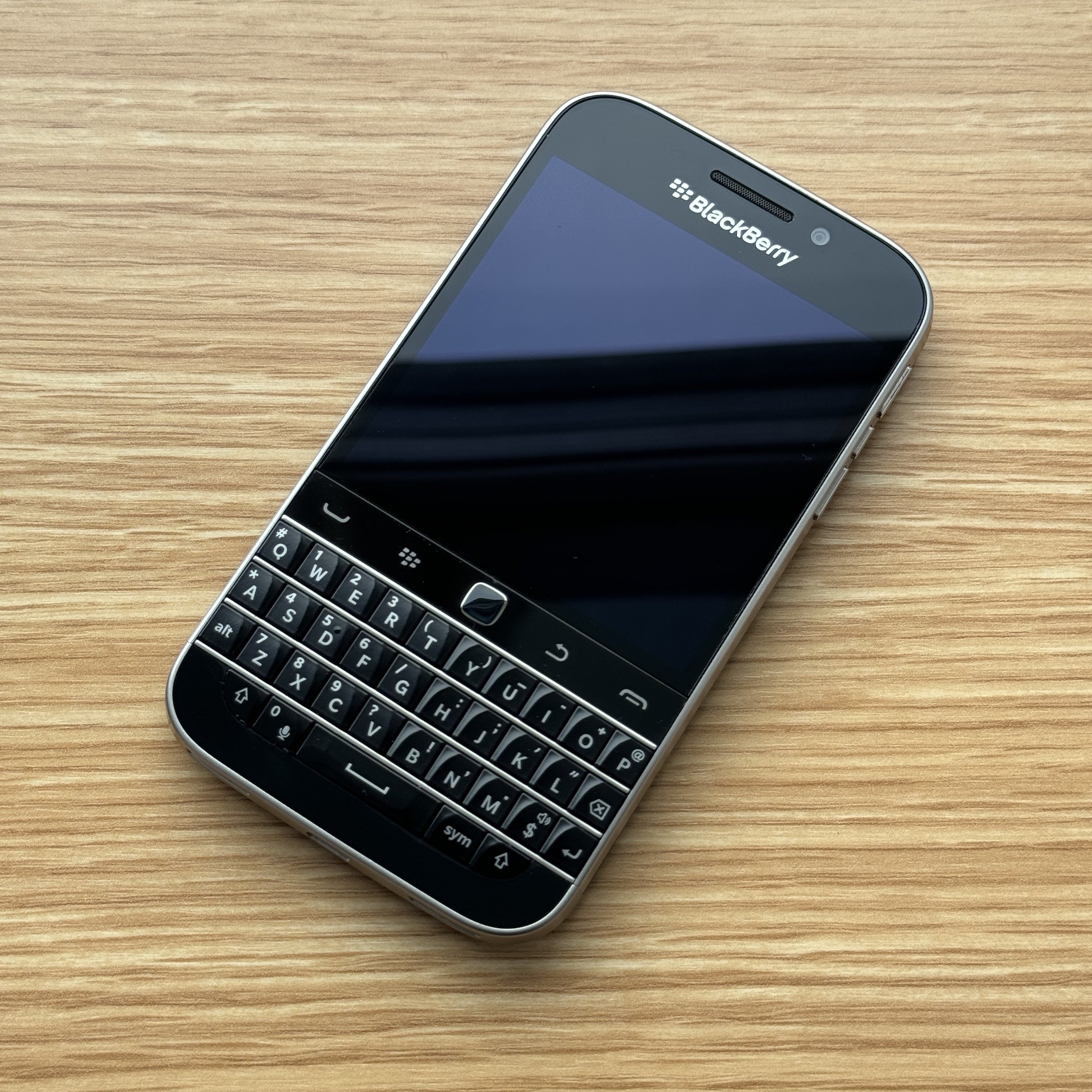 Мобильный телефон BlackBerry Classic Q20, черный - купить по выгодной цене в  интернет-магазине OZON (1554062854)