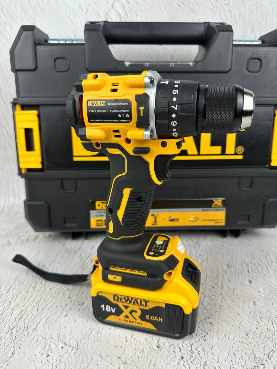 ШуруповертаккумуляторныйбесщеточныйDewalt18ВдрельДеволт2АКБвкейсе