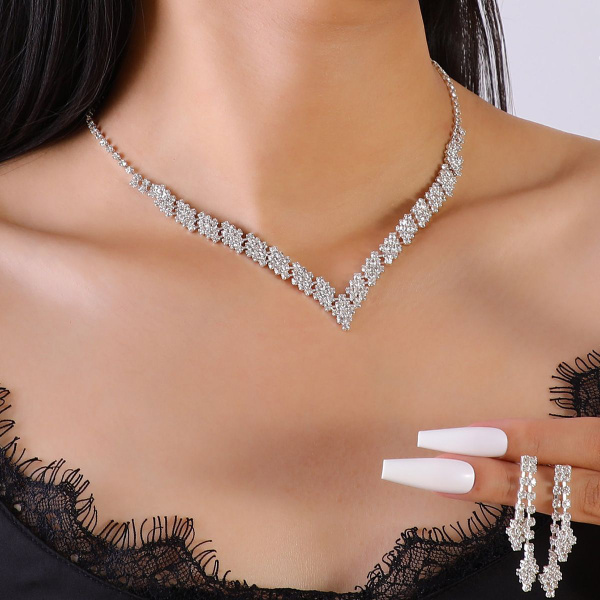Swarovski Комплект украшений Стразы Swarovski - купить с доставкой по ...
