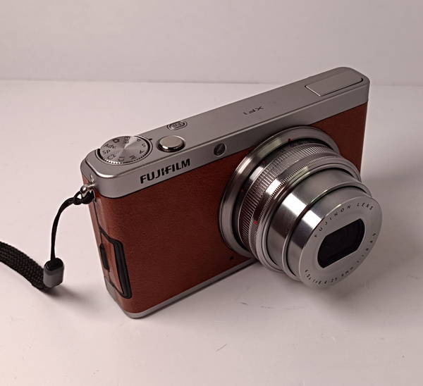Компактный фотоаппарат Fujifilm XF1 red, красный - купить по выгодным ...
