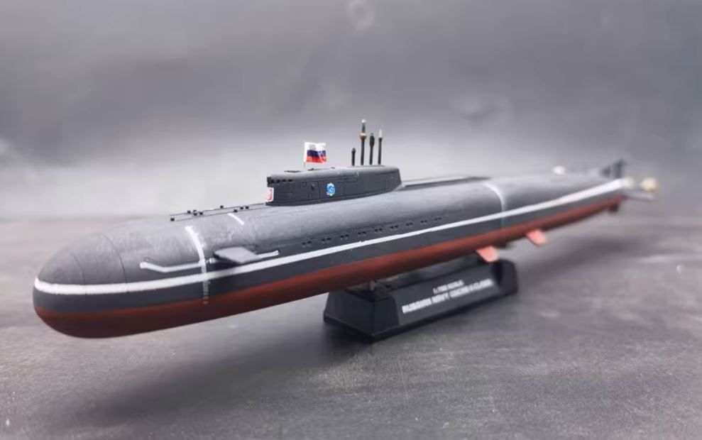 Сборная модель Подводная лодка проекта 949А Антей 1:700