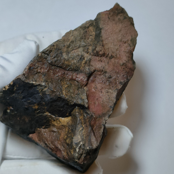 Родонит орлец, 325 гр. натуральный необработанный минерал. купить на ...