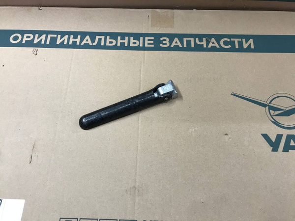 Петля капота