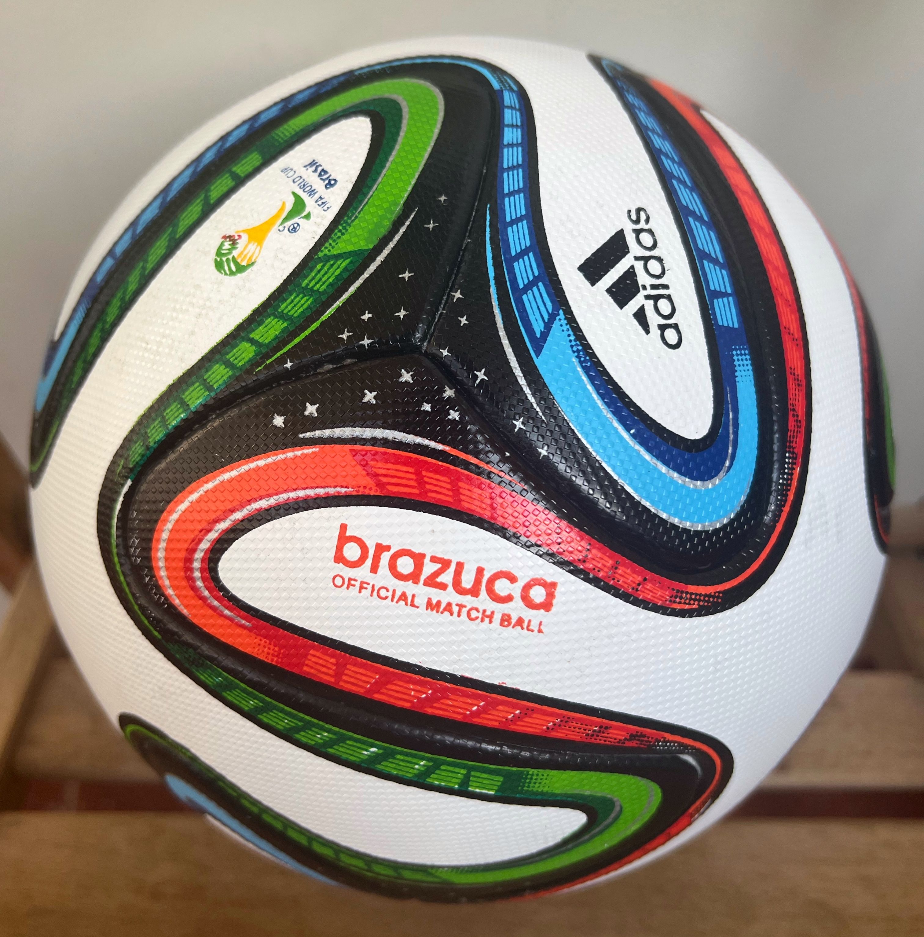 Мяч футбольный Чемпионата Мира в Бразилии 2014 BRAZUCA BRAZIL