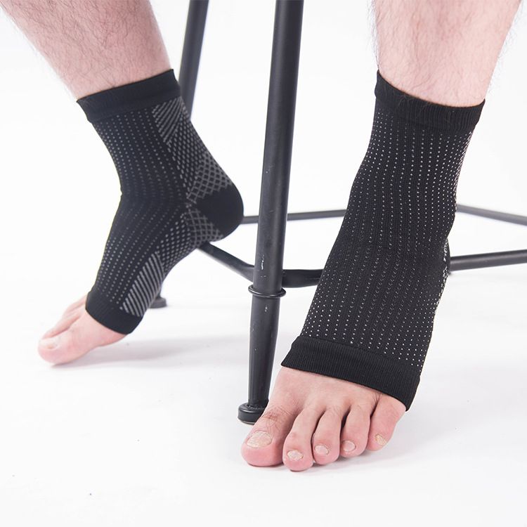Подушка для ног comfort 1. Коричневые туфли у женщин. Ортез страсбургский носок. Комфорт ногам. Подушка для поднятия ног.