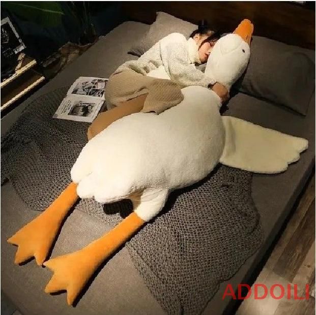 Гусь обнимусь игрушка. Гусь обнимает человека. Игрушка гусь. Мягкая игрушка гусь. Гусь обнимусь 190.