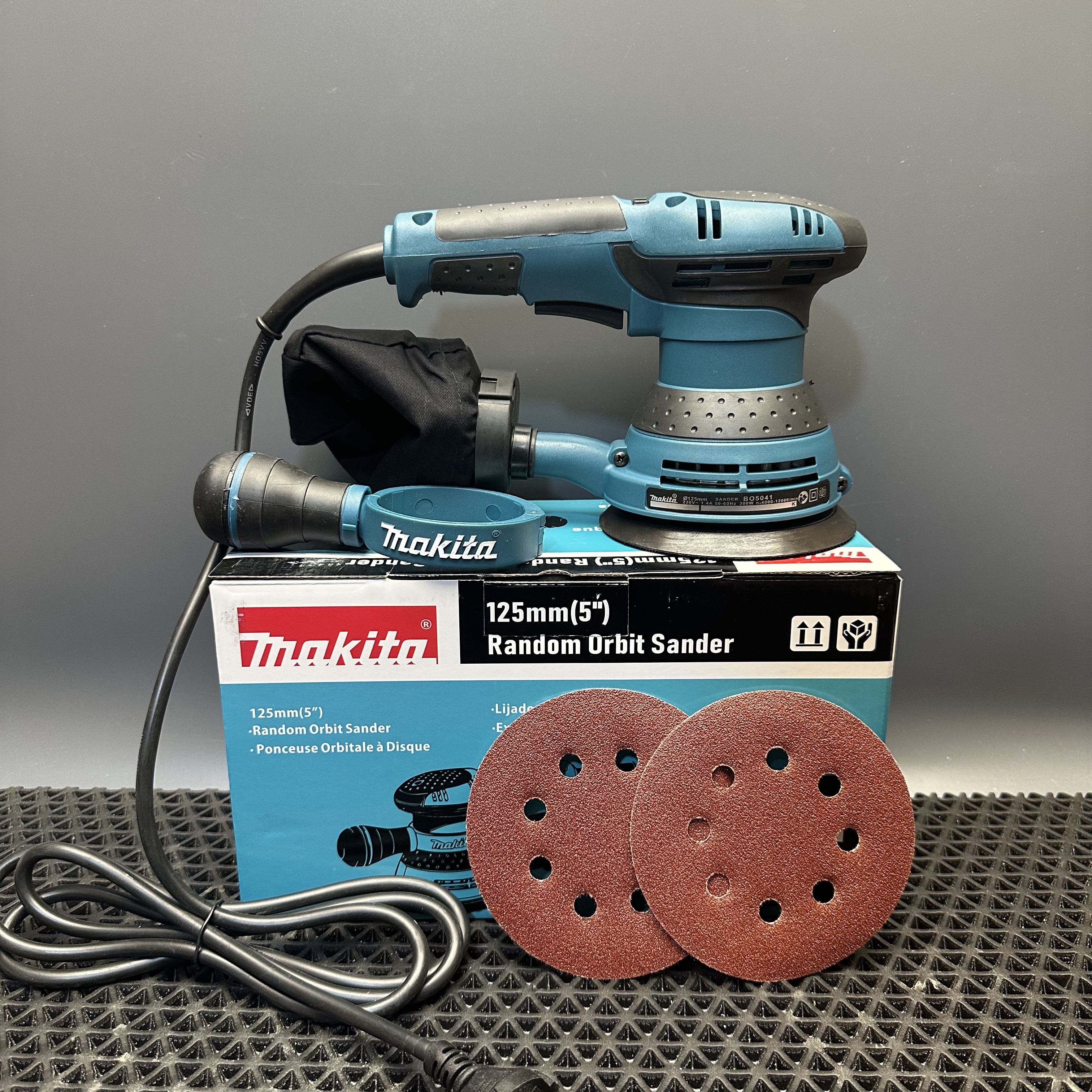 Шлифмашина эксцентриковая Makita BO5041 300W / Шлифовальная машина орбитальная Макита 300 В