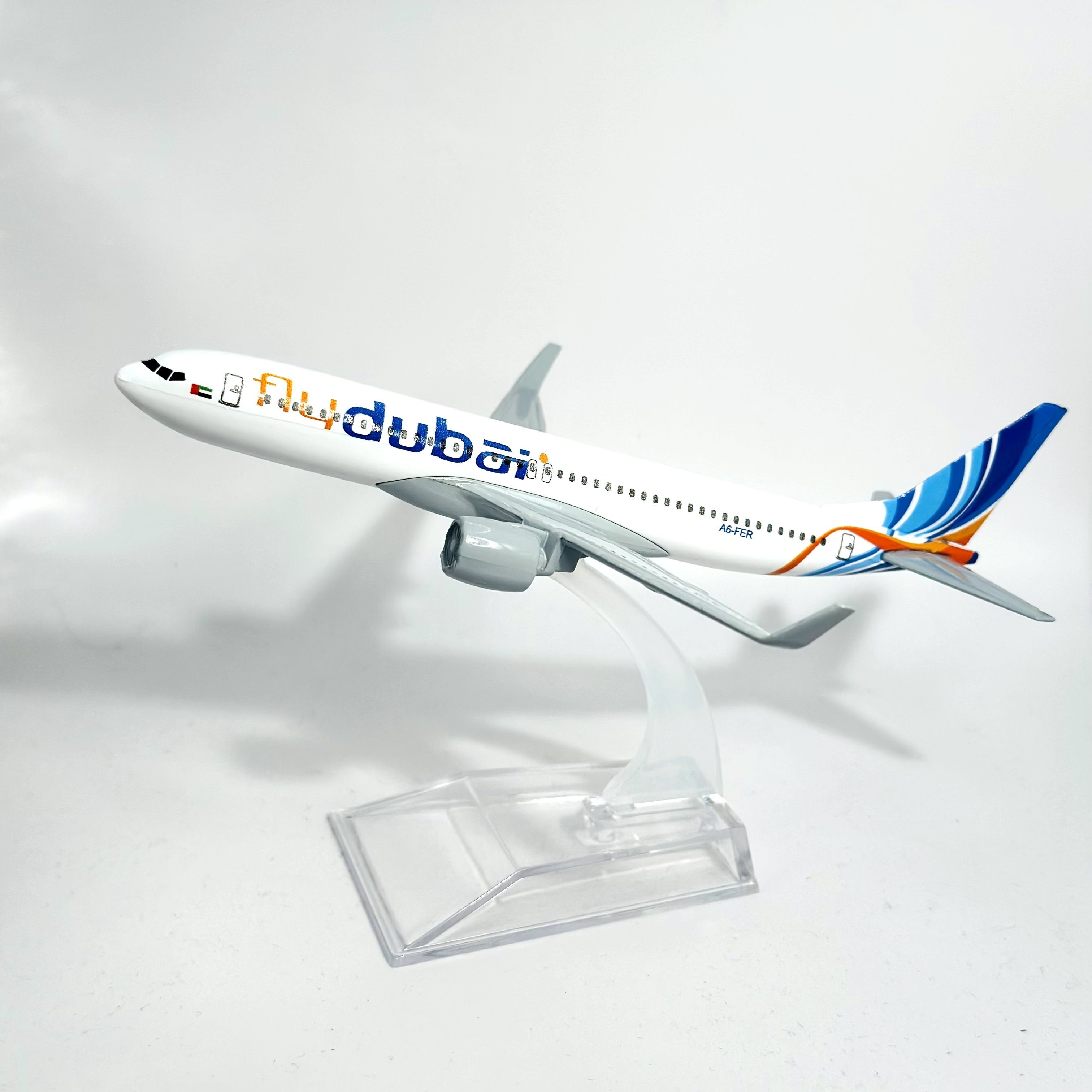 Металлическая модель самолета Fly Dubai