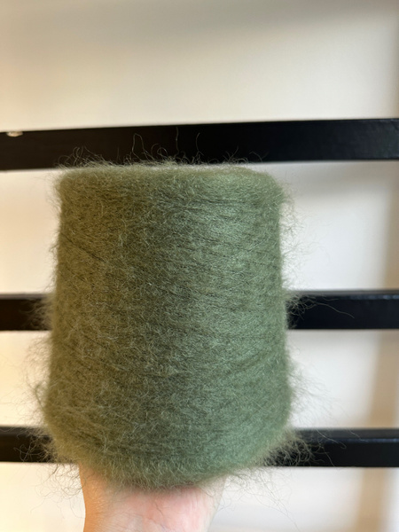 Бобинная пряжа Ilaria S. R. L Calenzano FI Aurora кид мохер хаки ...