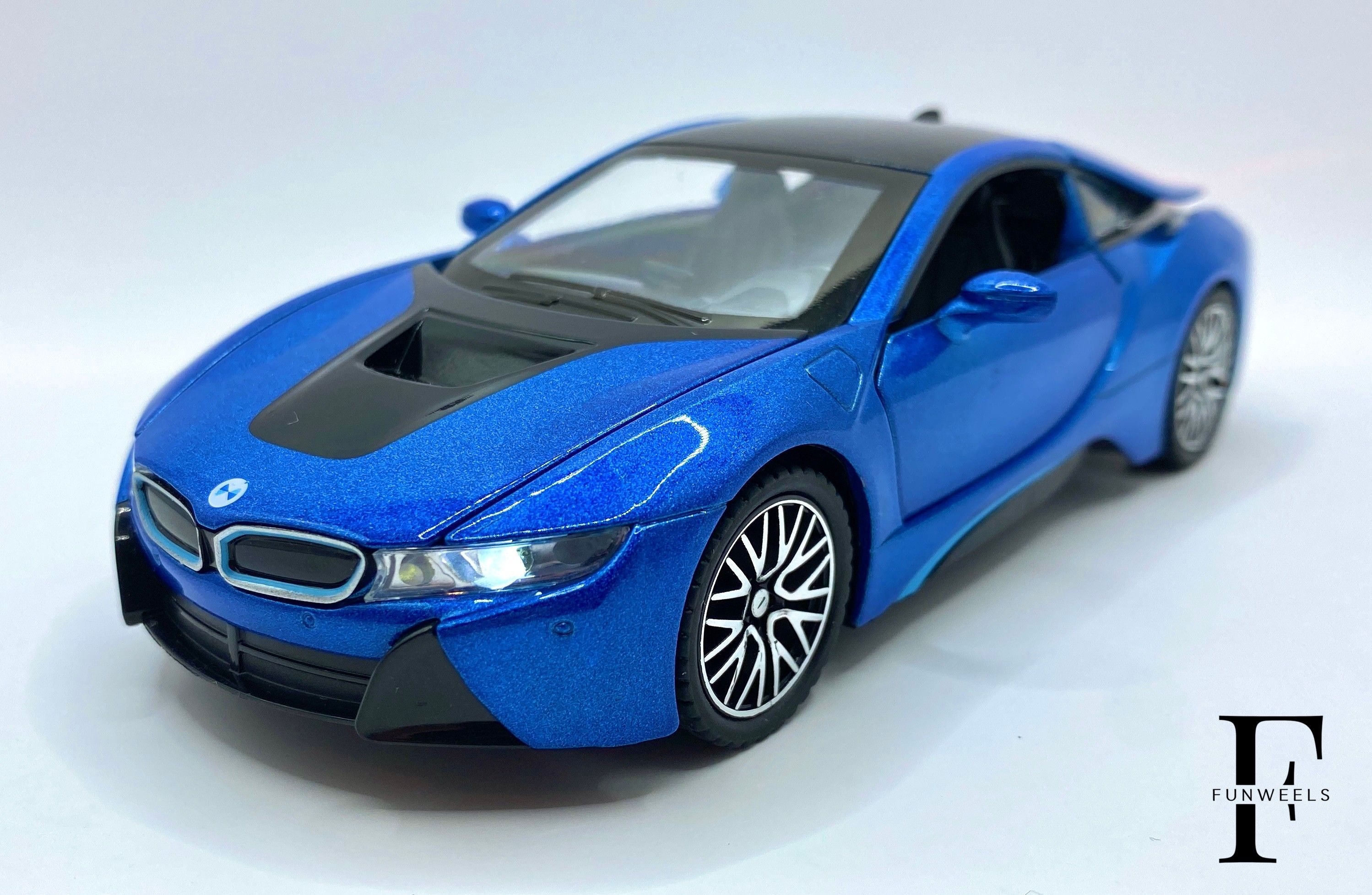 Детская игрушка металлическая Модель BMW I8 ( БМВ Ай8) / Масштаб 1:32 -  купить с доставкой по выгодным ценам в интернет-магазине OZON (1304484783)