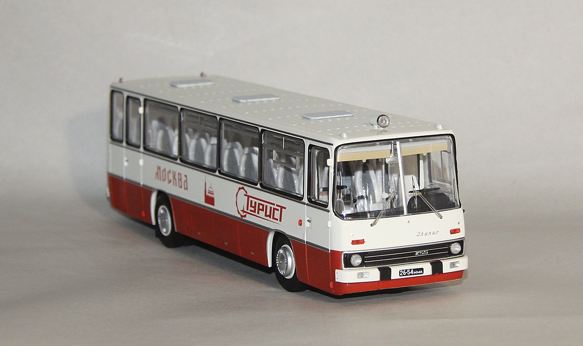 Модель коллекционная Икарус-255.70 амарант. 1:43.