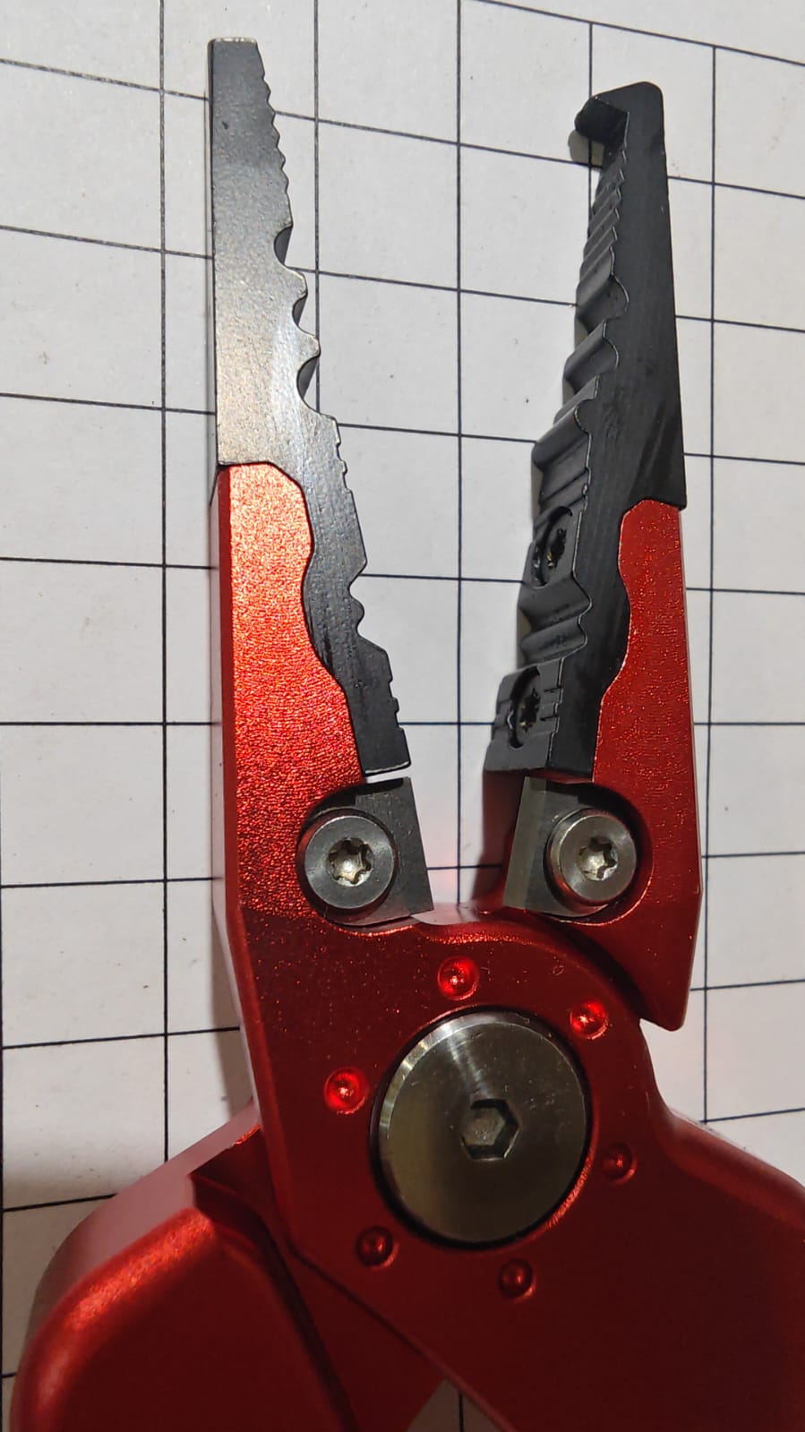 Плоскогубцы Невский хищник для съема колец большие, красные