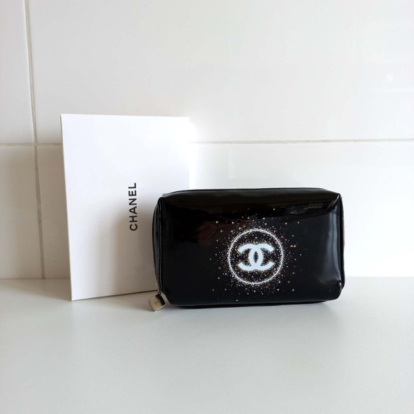 Косметичка Chanel "CHANEL" черная лаковая - купить по выгодным ценам в ...