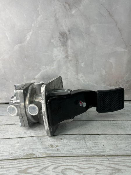 Главный тормозной кран КамАЗ МАЗ УРАЛ ЛиАЗ НефАЗ ЗИЛ. Нового образца, с ...