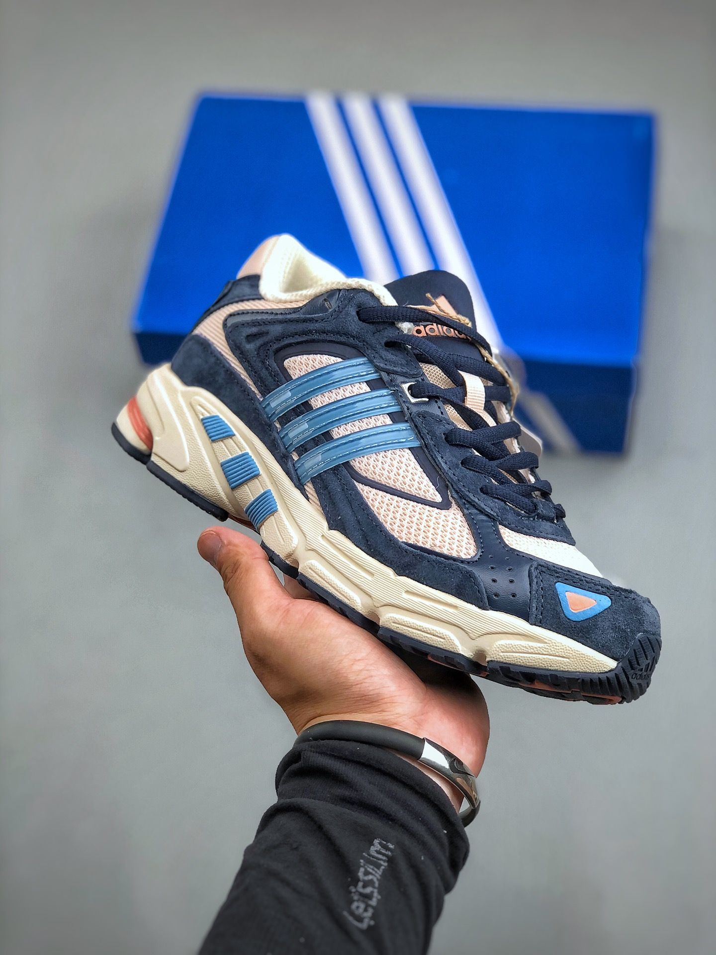 Кроссовкиadidas