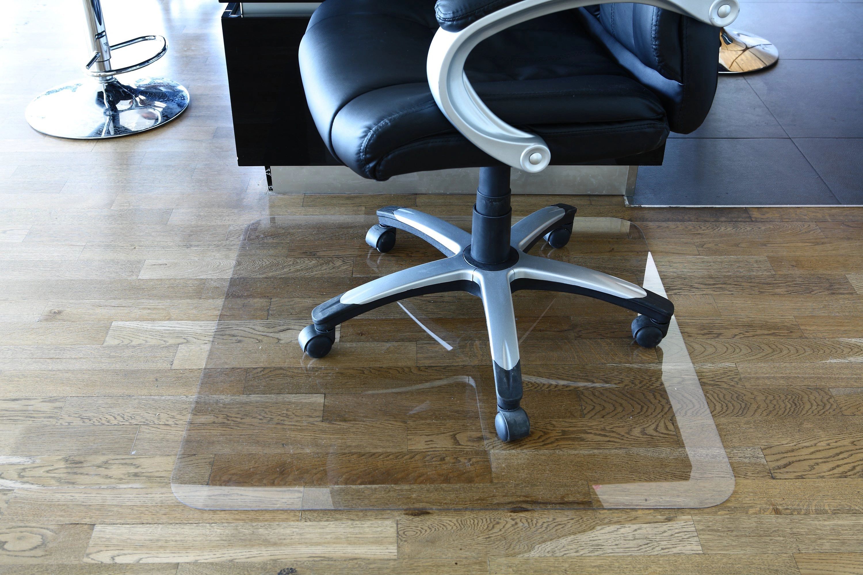 Коврик защитный напольный. Защитный коврик под офисное кресло. На пол под компьютерное кресло. На пол под компьютерное кресло. Коврик под компьютерное кресло.