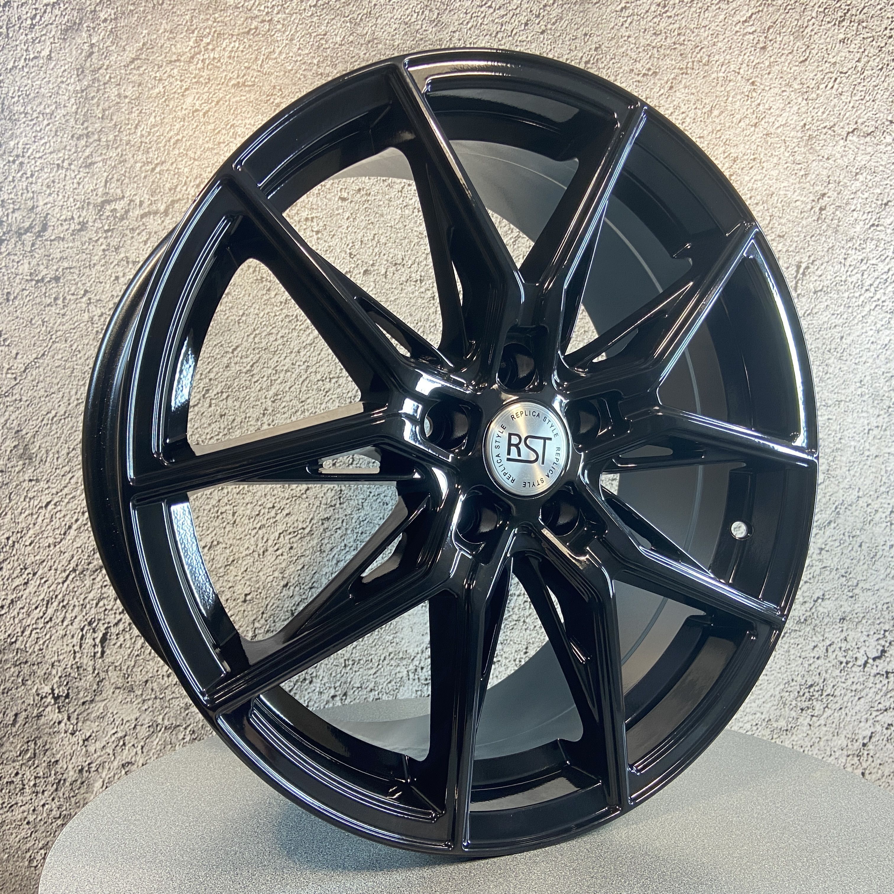 RST  Колесный диск Литой 18x7.5" PCD5х108 ET45 D63.4